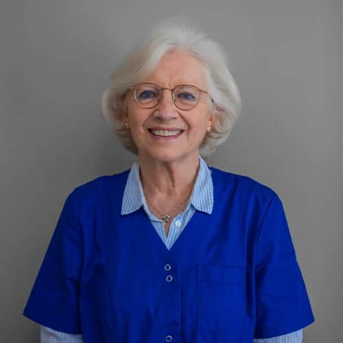 veronique secretaire medicale mathilde etudiante dentaire equipe dr flore roul yvonnet chirurgien maxillo facial paris